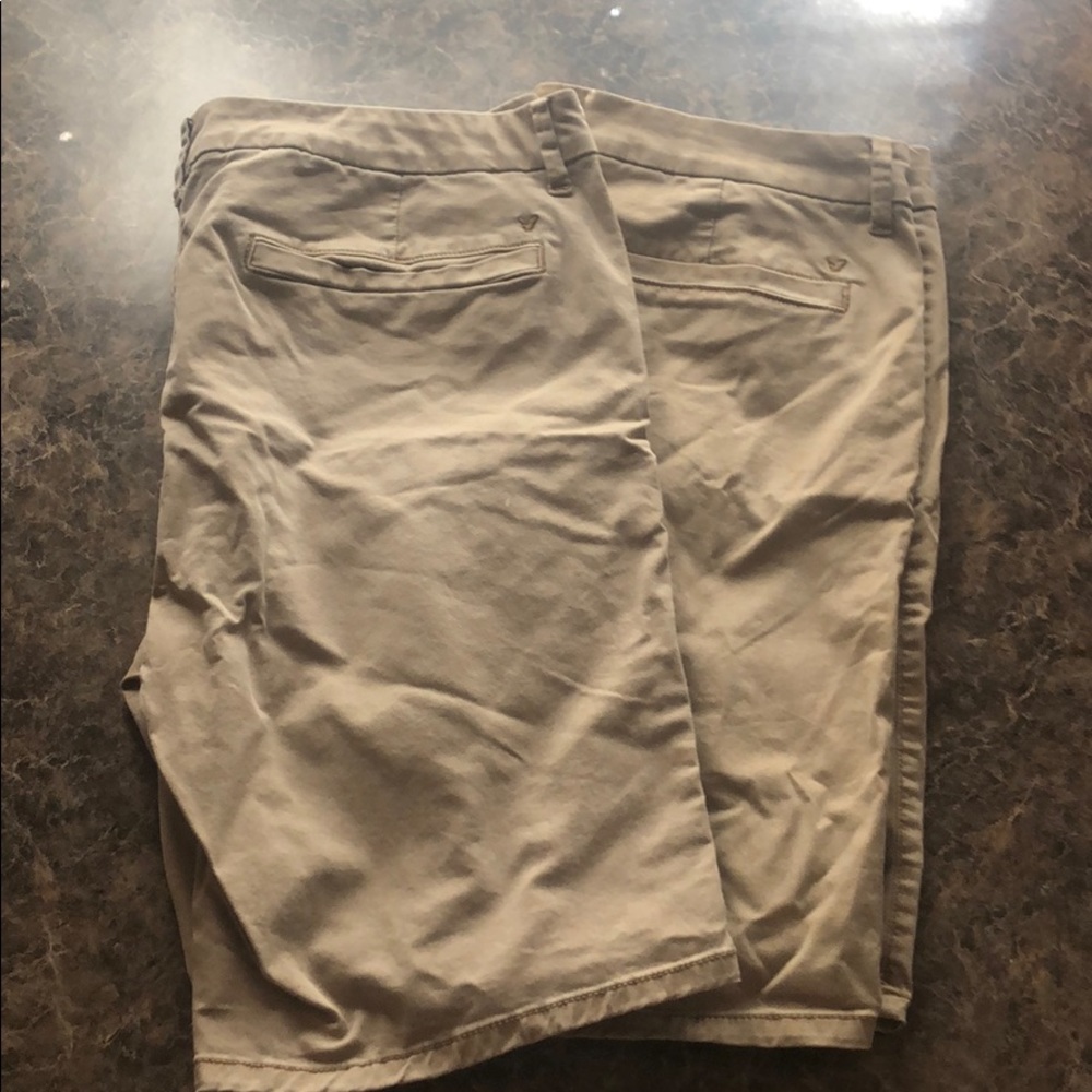 American eagle khaki shorts